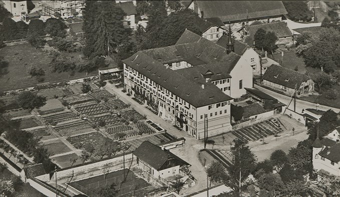 Das Kapuzinerkloster Sursee nach dem Umbau 1936. (Foto Stadtarchiv Sursee/Korporation Sursee)
