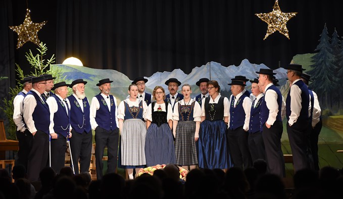 Das Jodlerchörli Geuensee gab sein Jodelkonzert 2019 unter dem Motto «Nachtläbe». (Foto Thomas Stillhart)