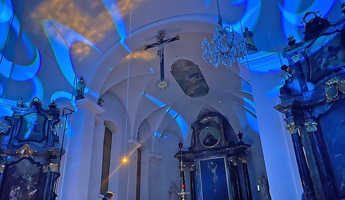 Die Feldmusik Triengen zauberte in die Pfarrkirche ein musikalisches und visuelles Licht.  (Foto zvg)
