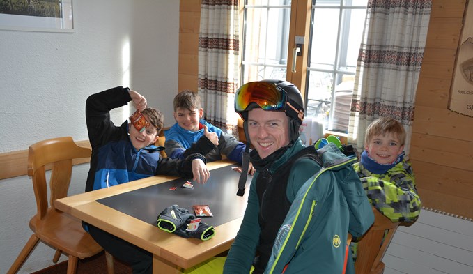 Im Skilager haben die Kinder Spass.  (Foto zvg)