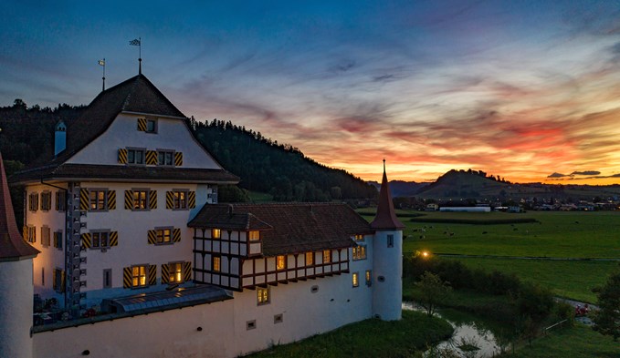 Abendrot-Stimmung am Open-Air-Kino im Schloss Wyher in Ettiswil. (Foto zVg)