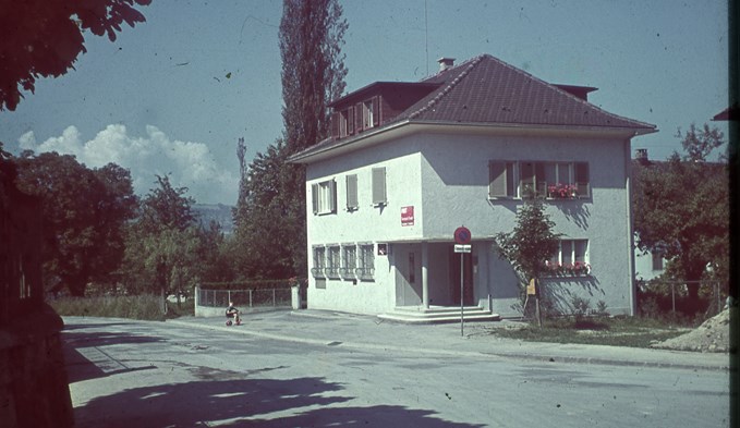Das alte Postgebäude vor dem Städtli Sempach steht mittlerweile nicht mehr.  (Foto Martin Steger)