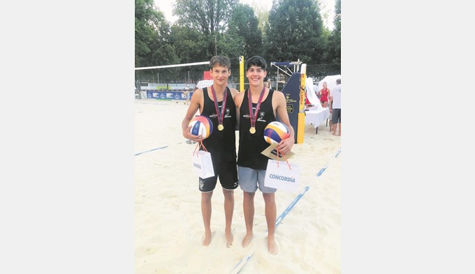 Tim Amrein und Loïc Peter (v. l.) wurden zu U19-Schweizermeister gekrönt. (Foto zVg)