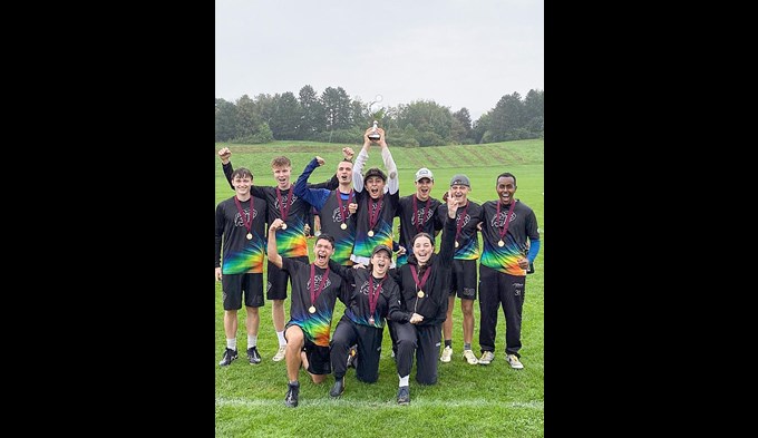 Die U20-Junioren brachten ihre Freude nach dem Gelingen an der Ultimate-Schweizer-Meisterschaft zum Ausdruck.  (Foto zVg)