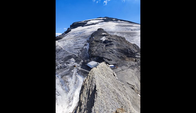 Dieses Bild von 2023 zeigt ebenfalls, dass der Titlisgletscher massiv an Dicke und Ausdehnung verloren hat. (Foto zVg)